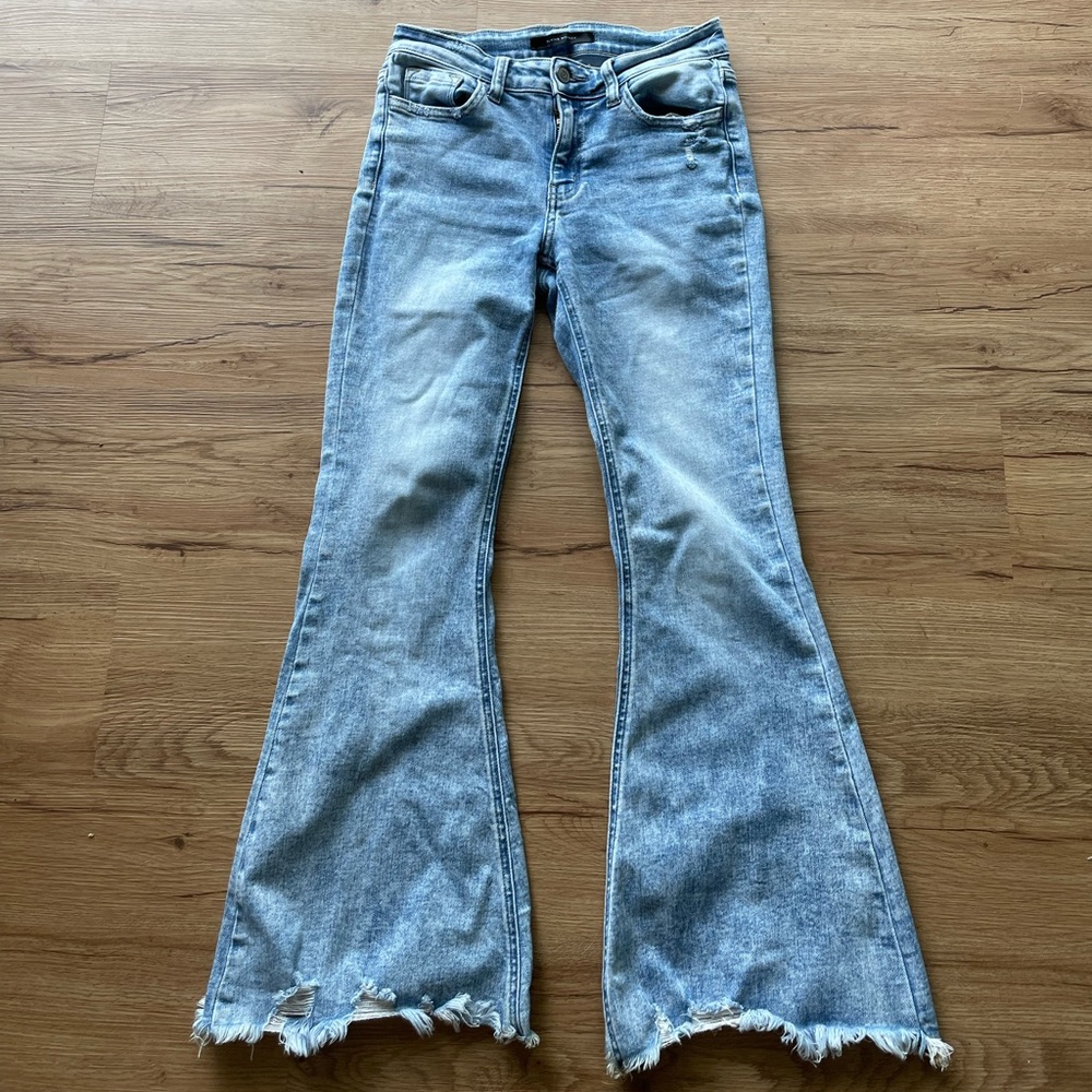 Buckle Flying Monkey Flare Light-wash PETITE Jeans